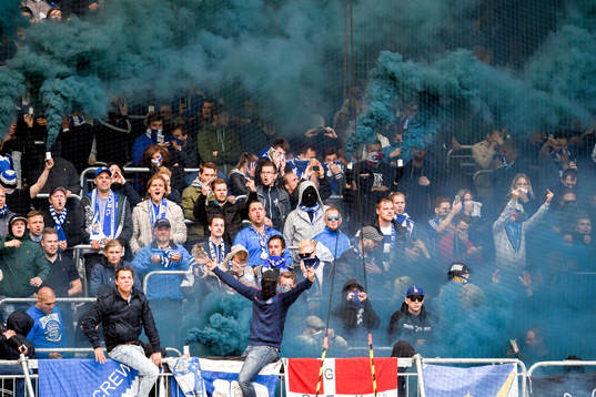 IFK Göteborgs klacken tände bengaler