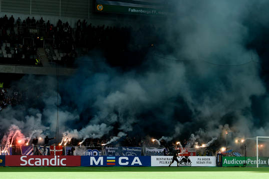 IFK Göteborgs klacken tände bengaler