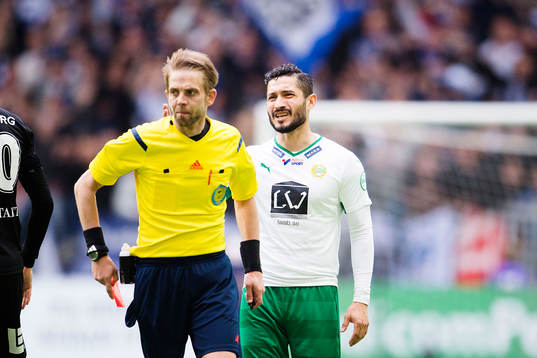 Hammarbys Pablo Pinones-Arce reagerar mot domare Johan