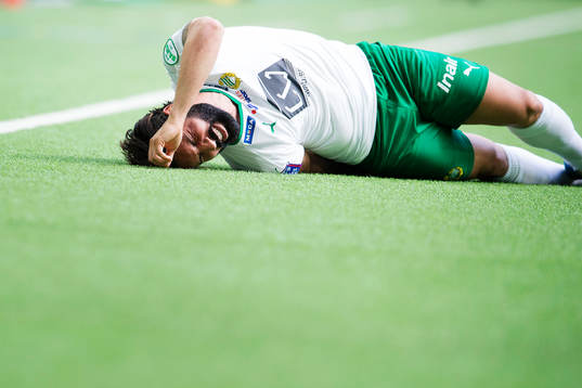 Hammarbys Stefan Batan  har ont