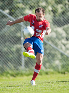 Höganäs Kastriot Sogajeva  i matchen i division 2 Västra
