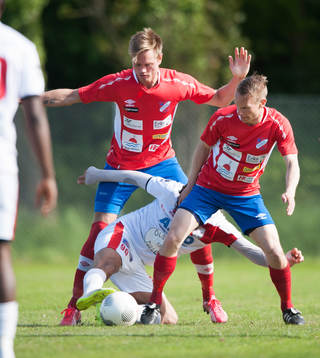 Höganäs Fredrik Svanbäck och Assyriskas Naramsin Staifo