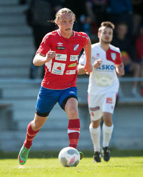 Höganäs Måns Carlsen i matchen i division 2 Västra