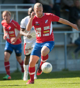 Höganäs Robin Hofsö i matchen i division 2 Västra