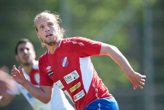 Höganäs Robin Hofsö i matchen i division 2 Västra