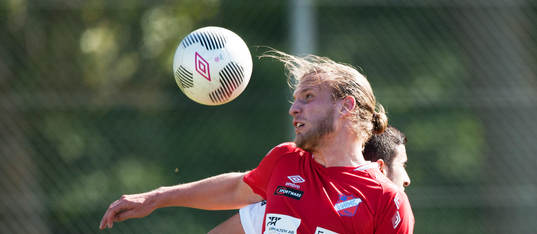 Höganäs Robin Hofsö i matchen i division 2 Västra