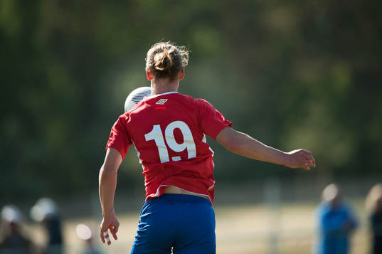 Nedtagning på bröstet i matchen i division 2 Västra