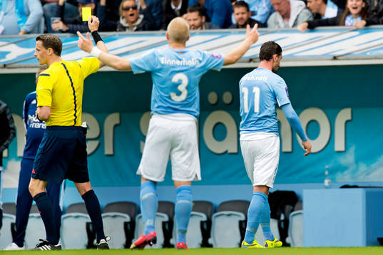 Domare Andreas Ekberg varnar Malmö FFs Agon Mehmeti