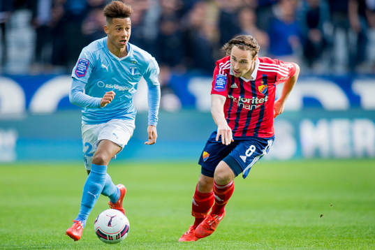Malmö FFs Tobias Sana och Djurgårdens Kevin Walker