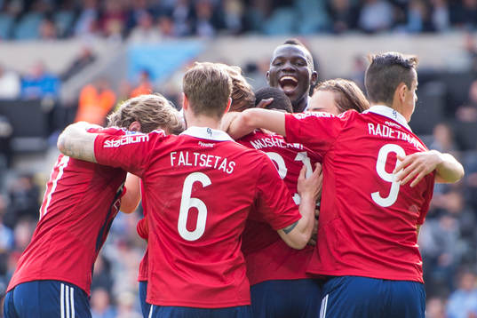 Djurgårdens firar Nyasha Mushekwi gjort 0-1
