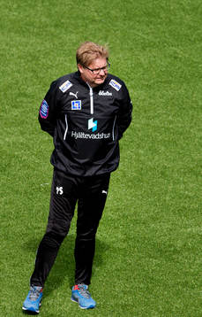 Kalmars tränare Peter Swärdh innan fotbollsmatchen i