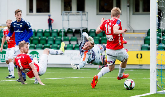 Kalmars Marcus Nilsson målvakt Lars Cramer och David Elm