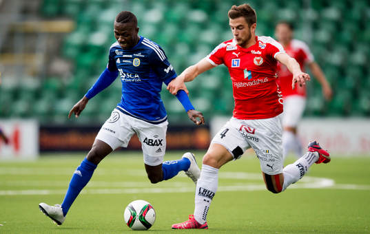 Sundsvalls Pa Amat Dibba och Kalmars Filip Sachpekidis