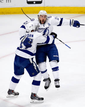 Tampa Bay Lightning right wing Ryan Callahan (24)