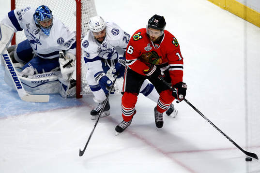Chicago Blackhawks center Marcus Kruger (16) battles Tampa