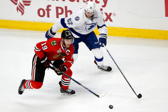 Chicago Blackhawks center Jonathan Toews (19) advances past