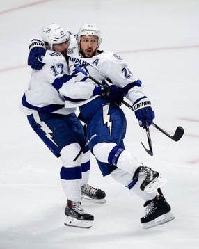 Tampa Bay Lightning right wing Ryan Callahan (24)