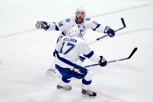 Tampa Bay Lightning right wing Ryan Callahan (24)