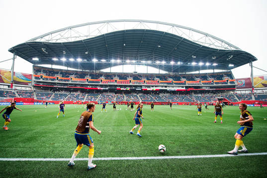 Sverige värmer upp på Winnipeg stadium