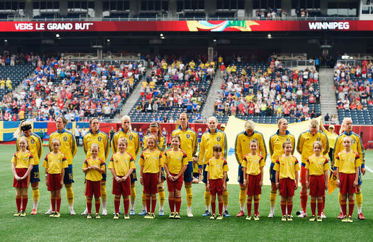 Svenska laget står uppställda för lineup