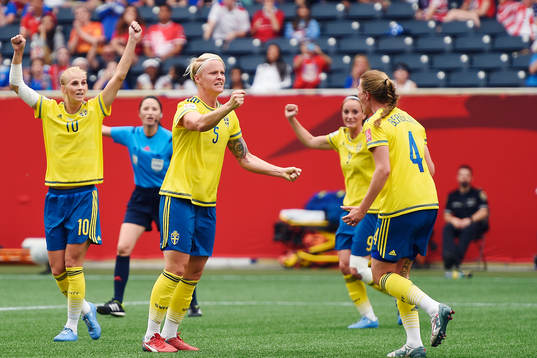 Sveriges Sofia Jakobsson, Nilla Fischer, Kosovare Asllani