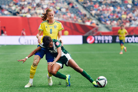Sveriges Lotta Schelin och Nigerias Ngozi Ebere