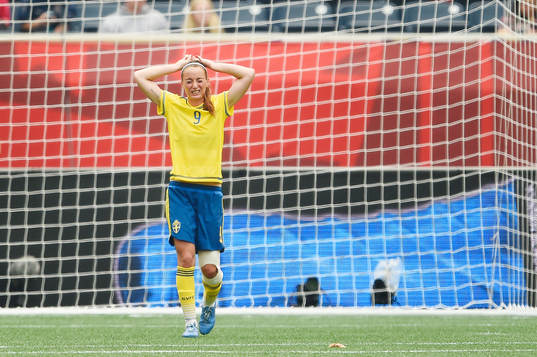 Sveriges Kosovare Asllani får ont