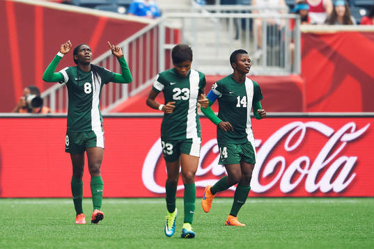 Nigerias Asisat Oshoala jublar