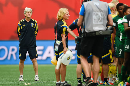 Sveriges förbundskapten Pia Sundhage deppar