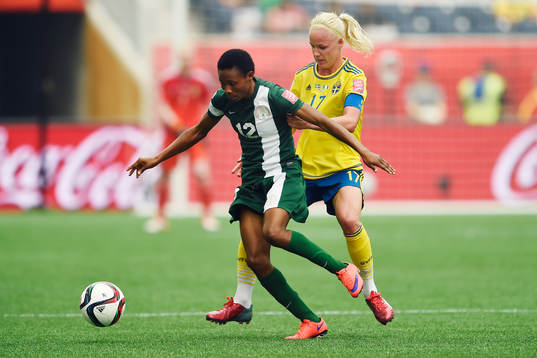 Nigerias Halimatu Ayinde och Sveriges Caroline Seger