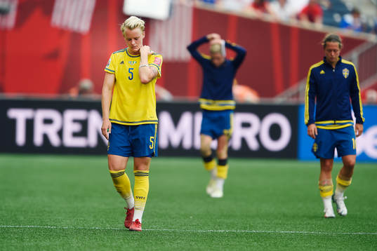 Sveriges Nilla Fischer deppar