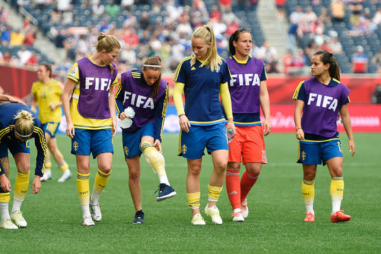 Sveriges Kosovare Asllani med lindat ben