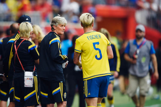 Sveriges förbundskapten Pia Sundhage och Nilla Fischer
