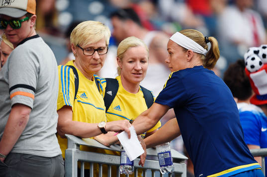 Victoria Sandell Svensson pratar med Sveriges Sara Thunebro