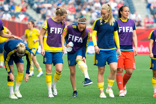 Sveriges Kosovare Asllani med lindat ben