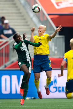 Nigerias Asisat Oshoala i nickduell med Sveriges Nilla
