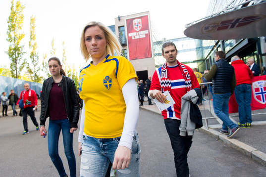 En svensk och en norsk supporter