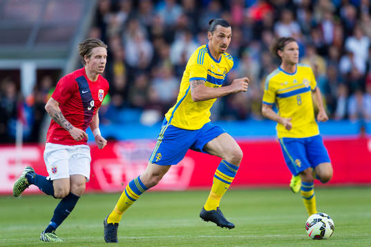 Sveriges Zlatan Ibrahimovic och Norges Stefan Johansen