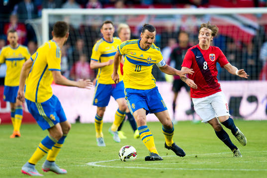 Sveriges Zlatan Ibrahimovic och Norges Stefan Johansen