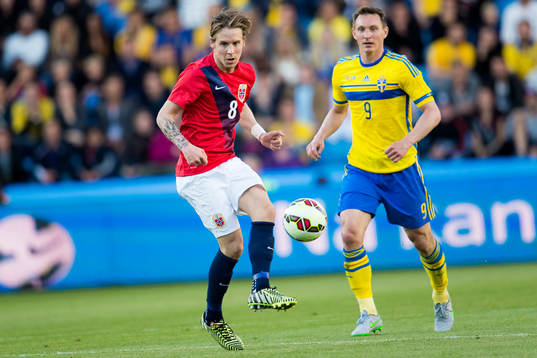 Norges Stefan Johansen och Sveriges Kim Källström