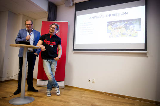 Patrik Sylvegård och Björn Hellkvist presenterar tre
