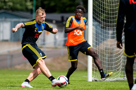 Sveriges John Guidetti och Pa Konate