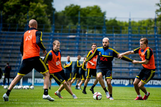 Sveriges Abdulrahman Khalili (m) och Simon Gustafson (v)