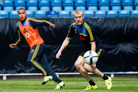 Sveriges Robin Quaison och Filip Helander