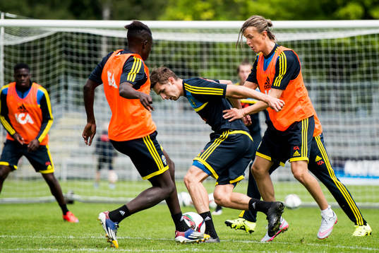 Sveriges Branimir Hrgota (m) och Kristoffer Olsson (h)