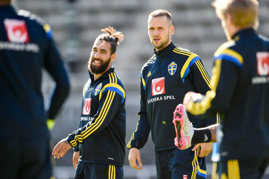 Sveriges Jimmy Durmaz och Alexander Milosevic
