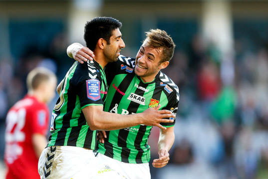 GAIS Sandeep Mankoo och Malkolm Moenza jublar
