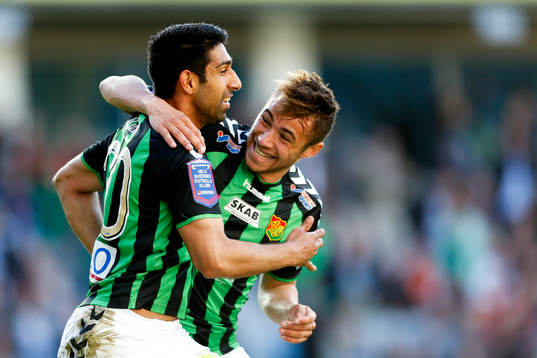 GAIS Sandeep Mankoo och Malkolm Moenza jublar