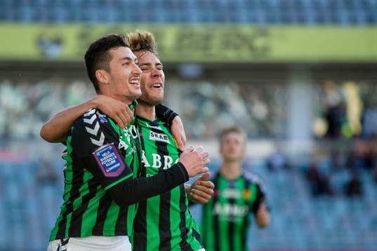 GAIS Petri Zhubi jublar ihop med Malkolm Moenza