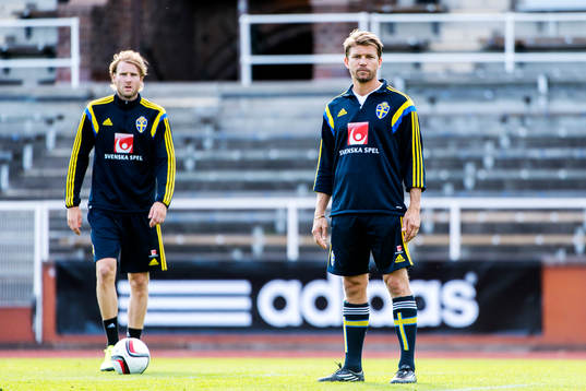 Ola Toivonen och assisterande tränare Marcus Allbäck